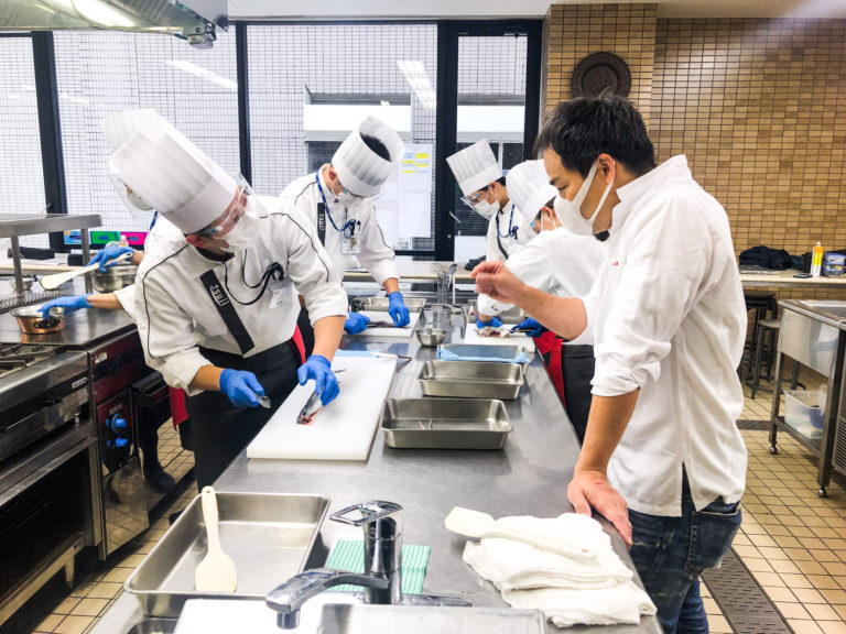 エコール辻にて講義