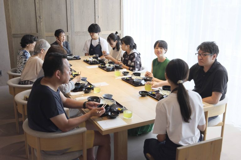 日経クロストレンドにて「THE BLUE CAMP」の取り組みを掲載いただきました